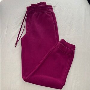 lululemon athletica Scuba Joggers in Berry Plum
